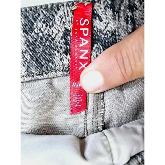 Spanx Size Medium Women's Pull Up Animal Snake Print Stretch Jegging Pants - Picture 5 of 14